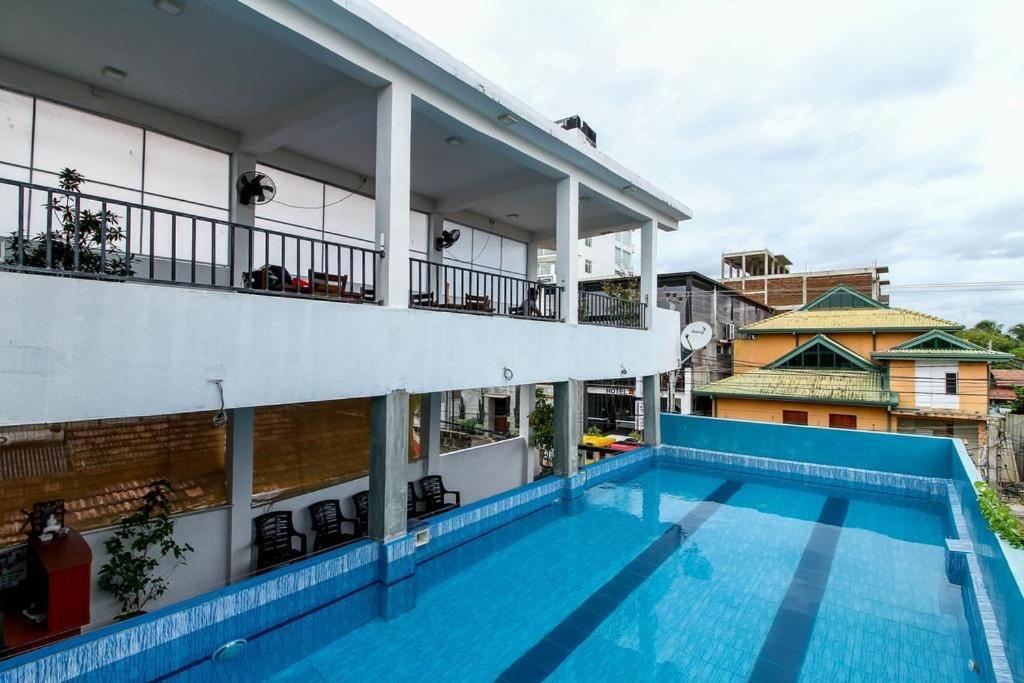Sea Beach Resort 니곰보 외부 사진